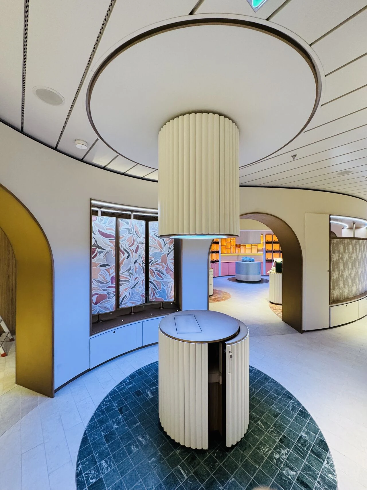 Revestimiento de columna · Utopia of the Seas